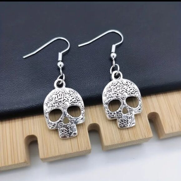 Minimalist sugar skull earrings dia de los muertos jewelry - Picture 1 of 5
